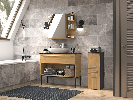 Úzká nízká koupelnová skříňka